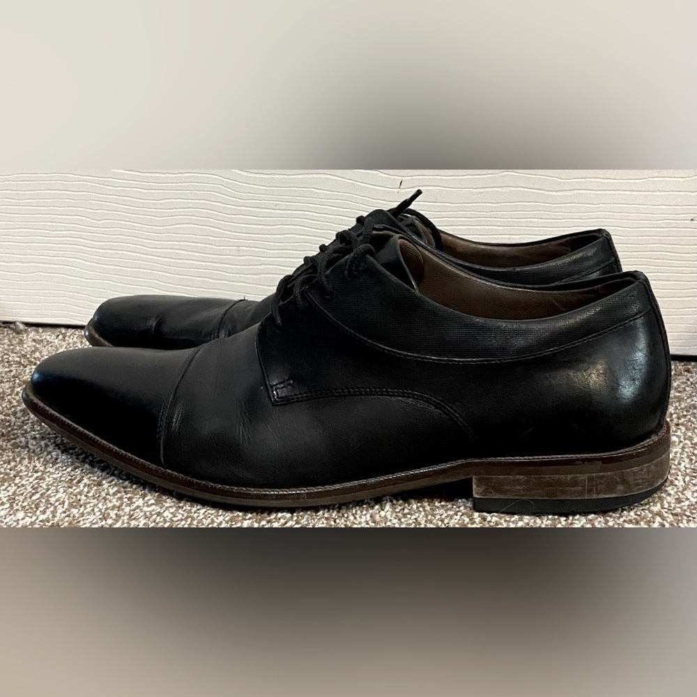 Johnston and Murphy Black Dress Shoes Cap Toe Men's size 10.5M